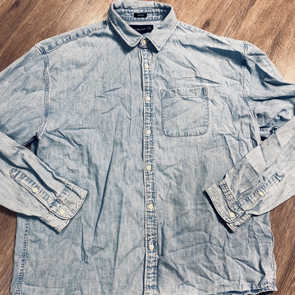 Abercrombie & Fitch Mens XL Relaxed Denim Shirt Light Wash Blue Long Sleeve